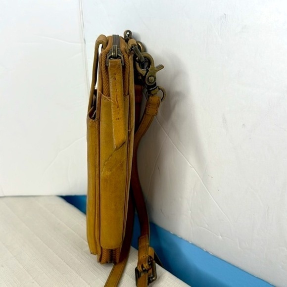 Timberland womens Wallet RFID Leather Crossbody Phone Bag Wheat Nubuck - Picture 2 of 8